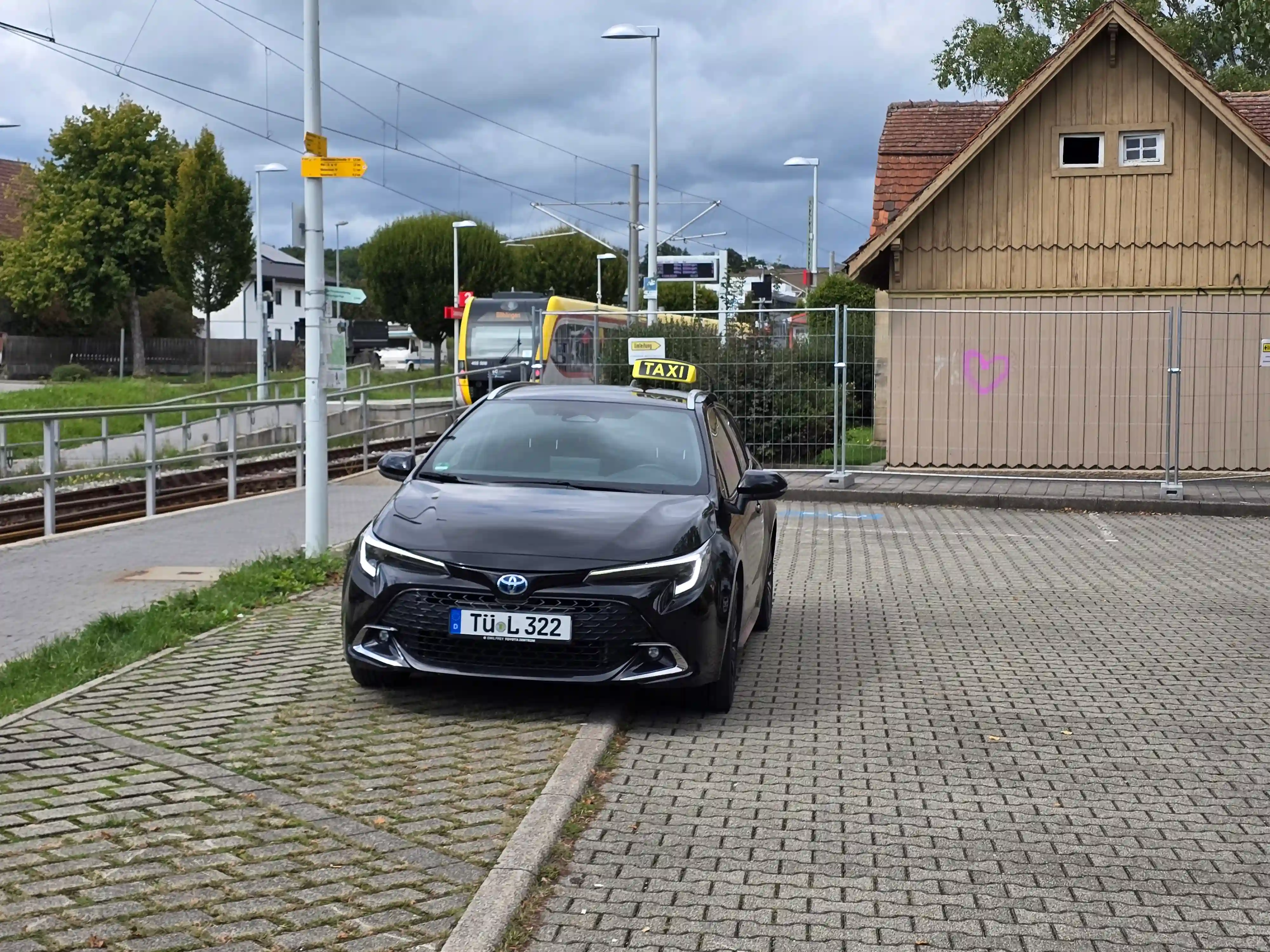 Taxista Taxi am Bahnhof Dettenhausen für lokale Fahrten und Flughafentransfer